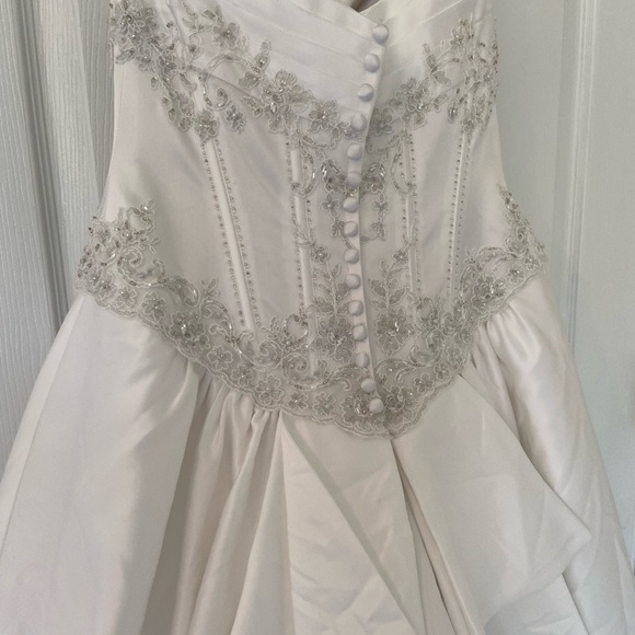 David’s Bridal Sweetheart neckline wedding dress, ball gown - Picture 2 of 12